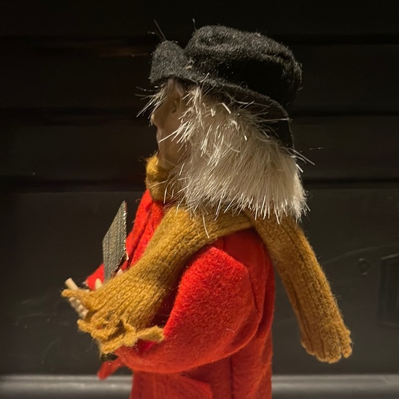 Vintage Byers Choice Christmas Carolers Couple Seniors Singer Figurines - Picture 9 of 16